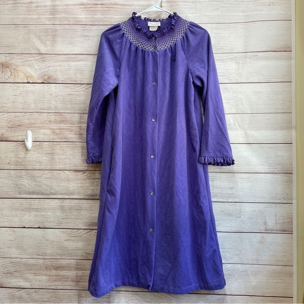 VINTAGE DAN-ELLEN SMOCKED ROBE IN PURPLE